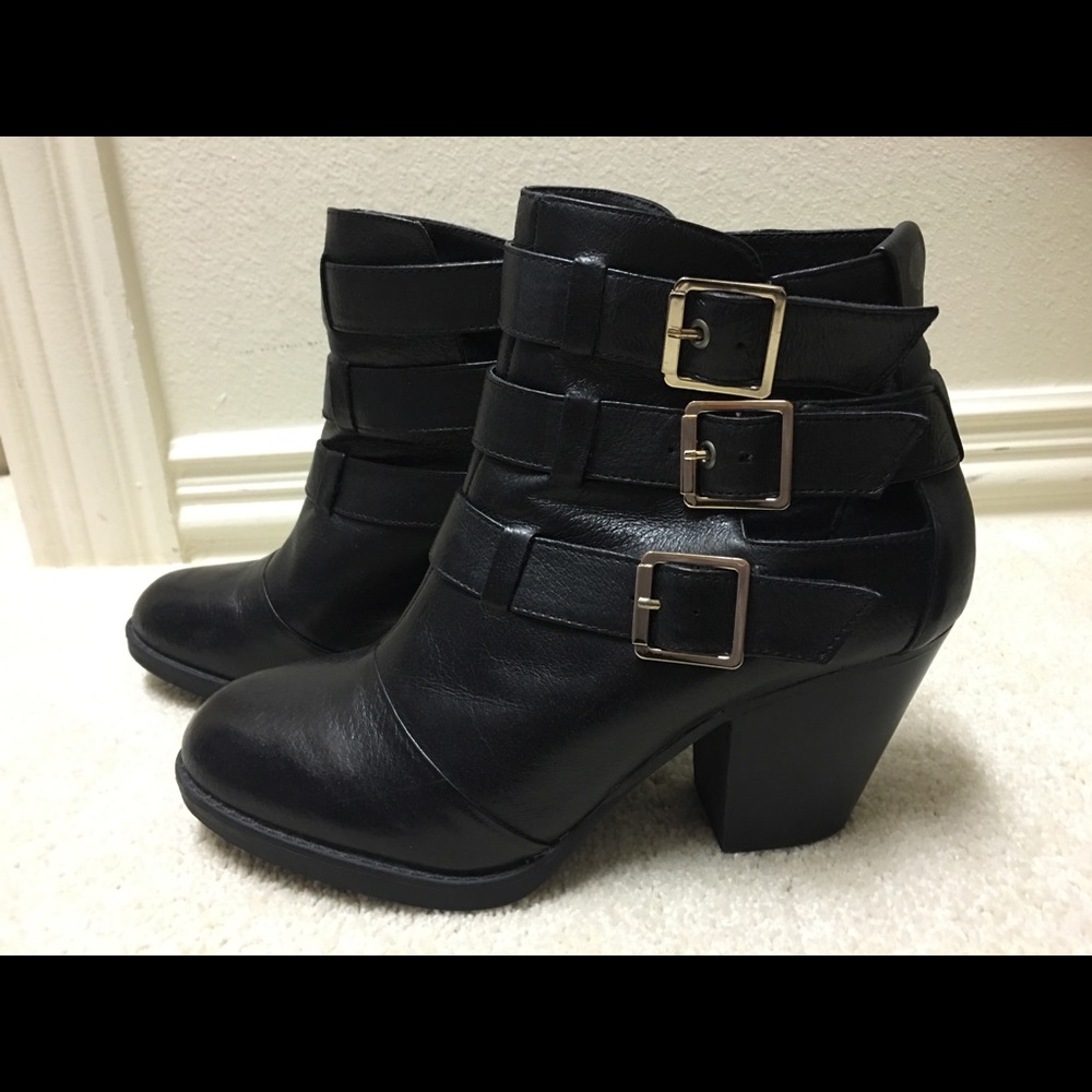 Steve madden leather boots.